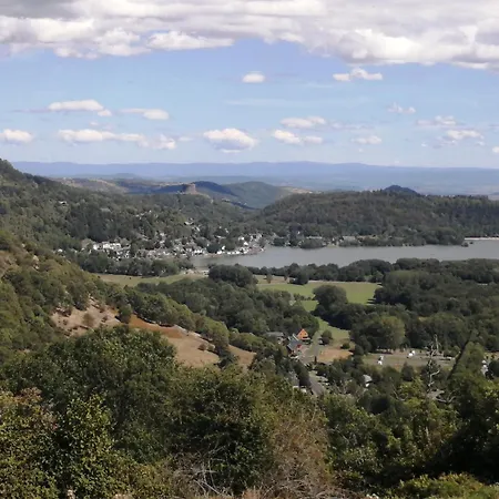 L'auvergnate Semesterbostad Chambon-sur-Lac